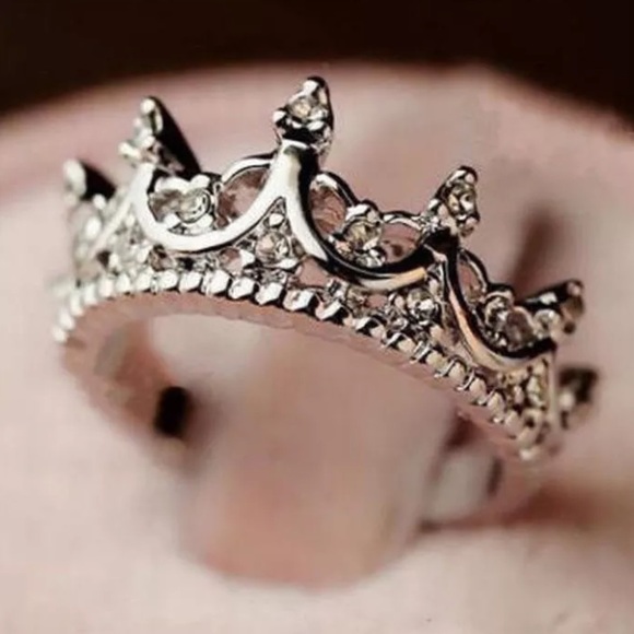 Becca's Boutique Jewelry - Silver Crown Ring